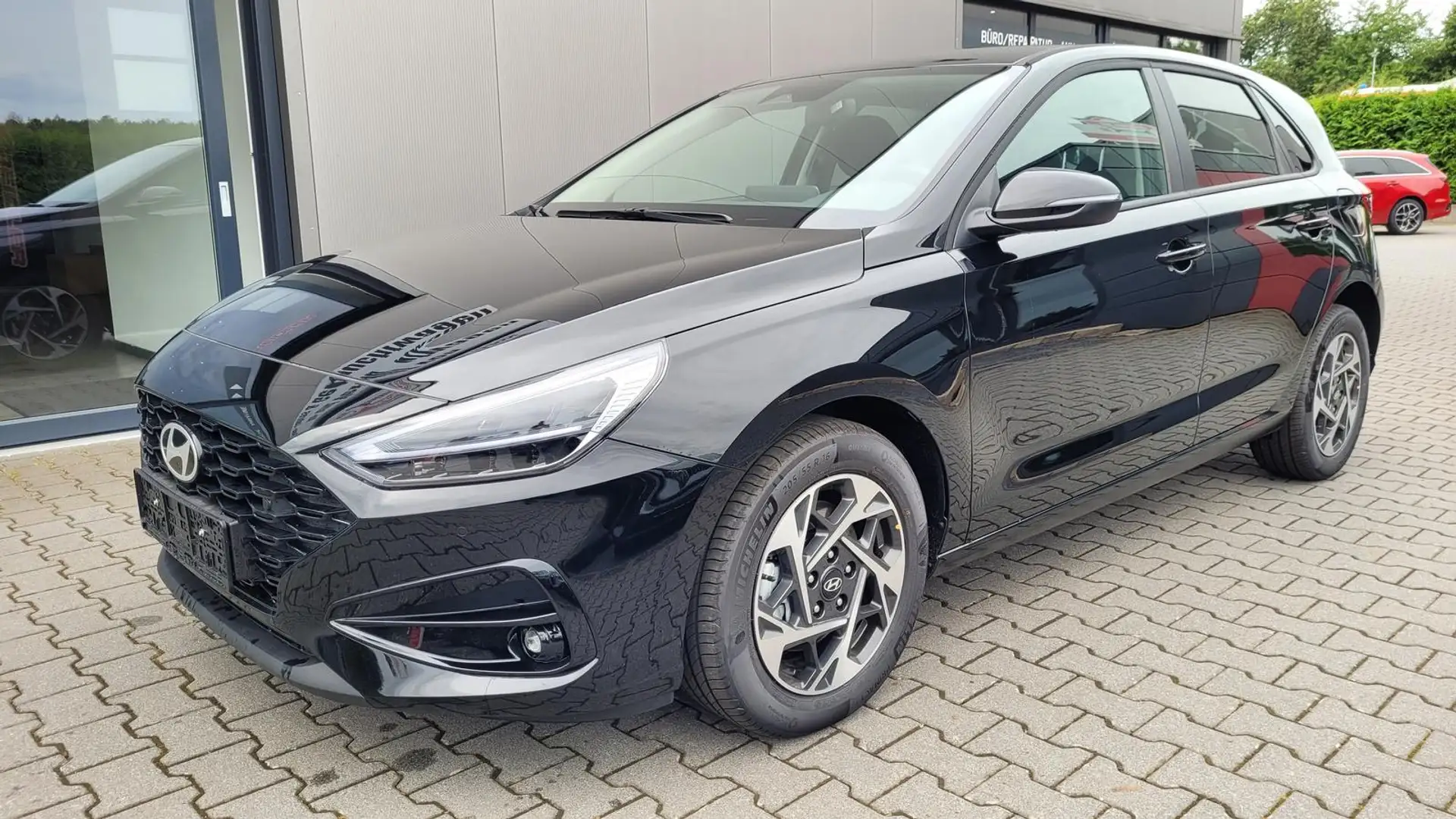Hyundai i30 Familiy HB Family*LED*Navi*Shzg*Lhzg*PDC*Cam*16... Schwarz - 1