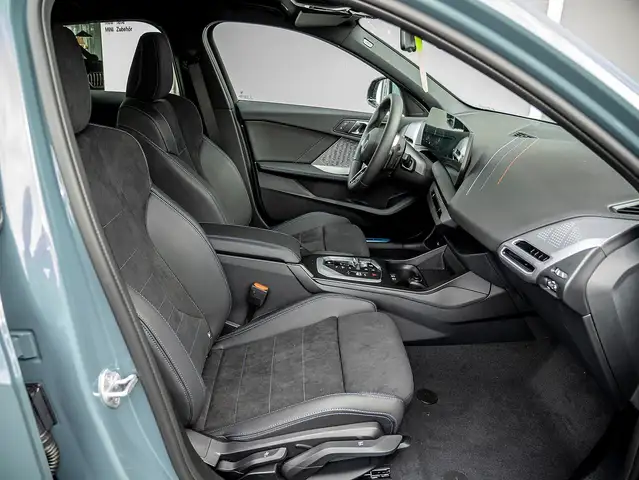 BMW 1 Series view 4