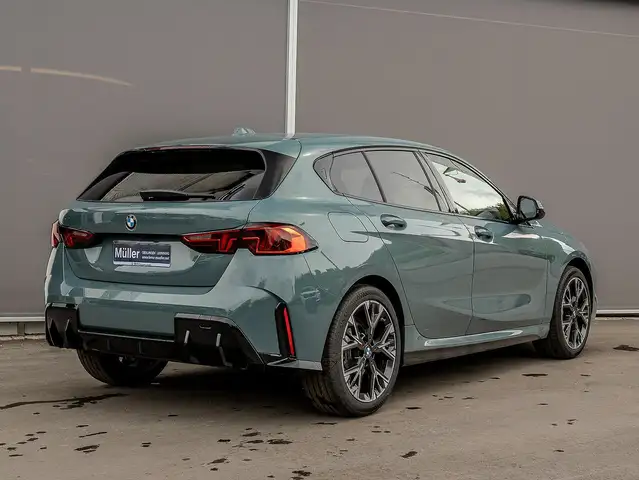BMW 1 Series view 2