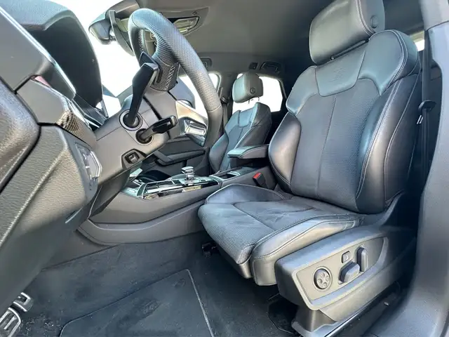 Audi SQ5 view 12