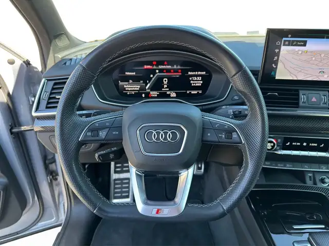 Audi SQ5 view 14