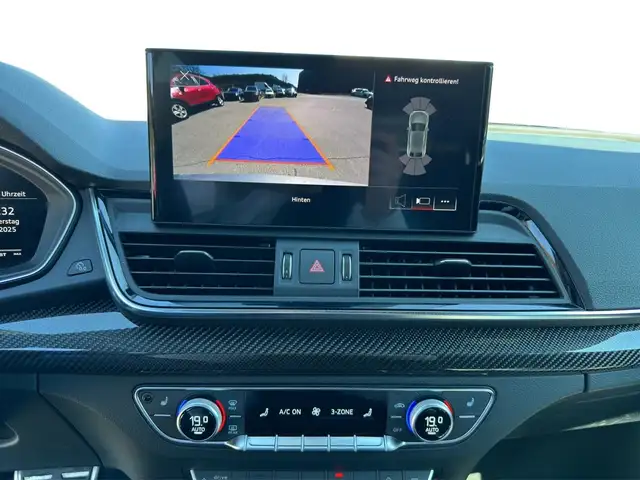 Audi SQ5 view 15