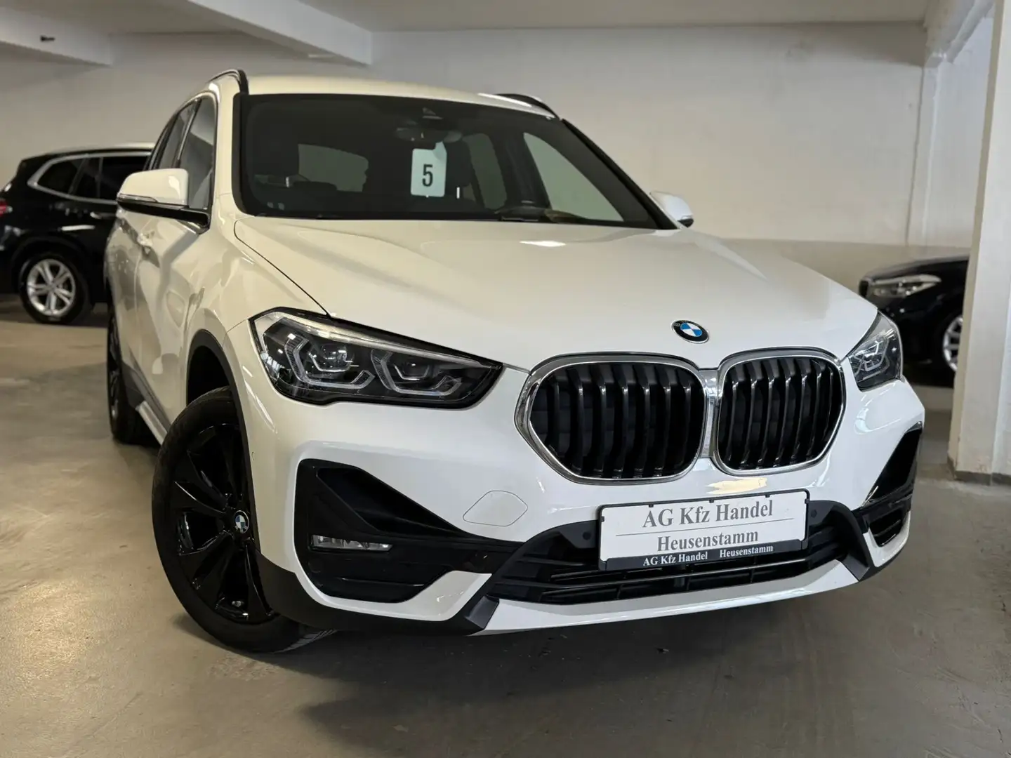 BMW X1 sDrive 20i Sport Line CAM/LED/NAVI/KEYGO Weiß - 2