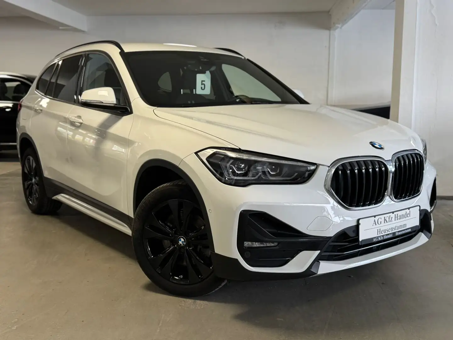 BMW X1 sDrive 20i Sport Line CAM/LED/NAVI/KEYGO Weiß - 1