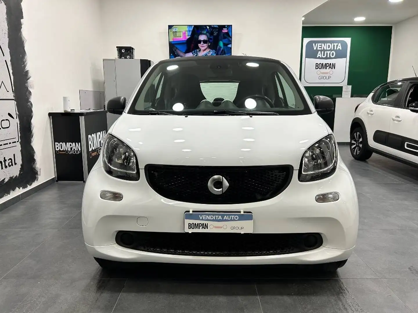 smart forTwo 1.0 Youngster 71cv twinamic my18 Blanc - 1