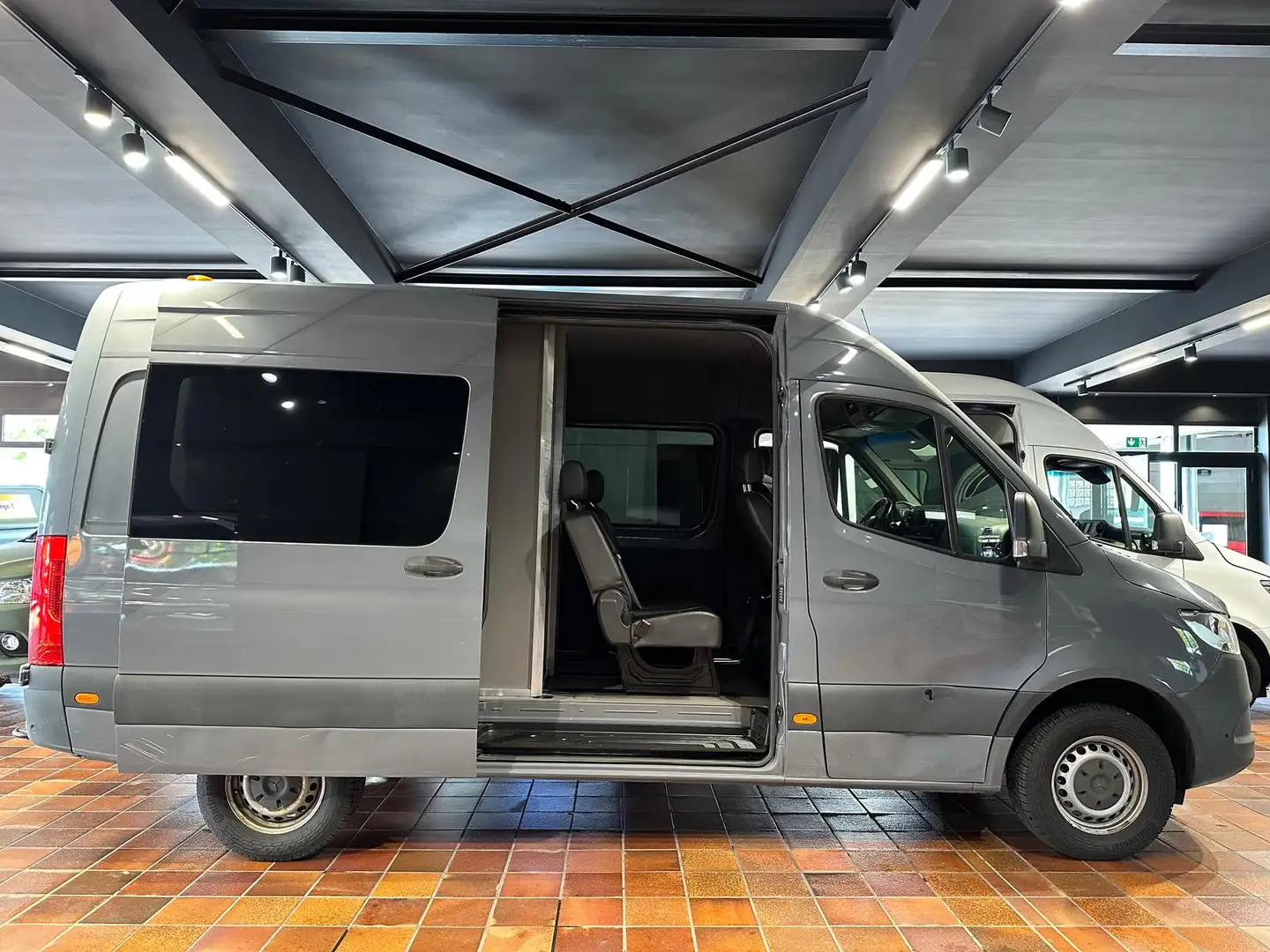 Mercedes-Benz Sprinter 319 V6 MIXTO L2H2 5SITZE AHK-3,5T STHZG 360°KAM LE Grau - 2