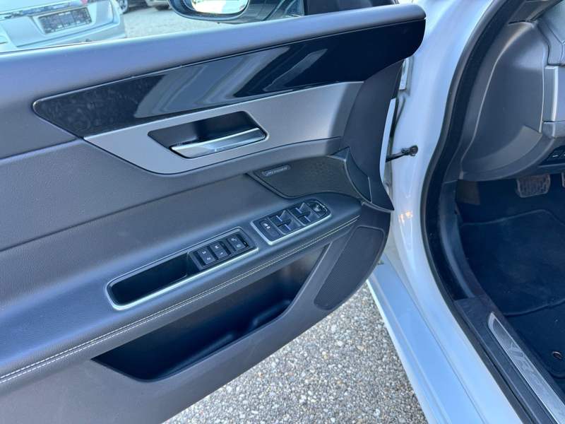 Jaguar XF 30d 300PS R-Sport Automatik*Lück.Scheckheft*V — photo 12