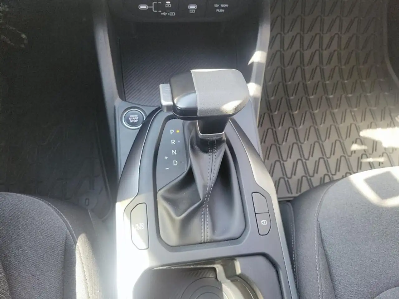 Kia K4 снимка Kia K4