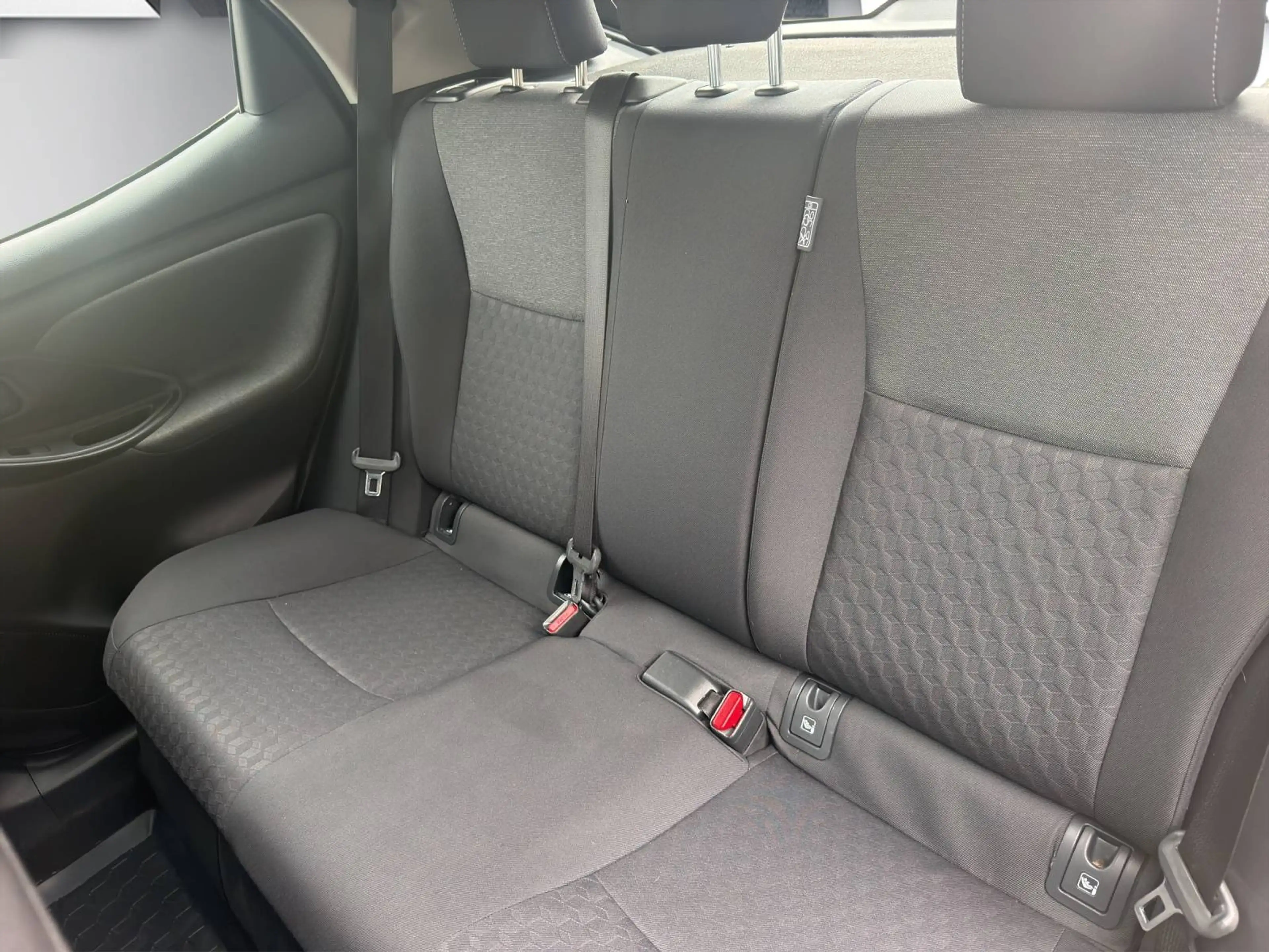 Toyota Yaris Yaris Hybrid 1.5 Active Tech — photo 11