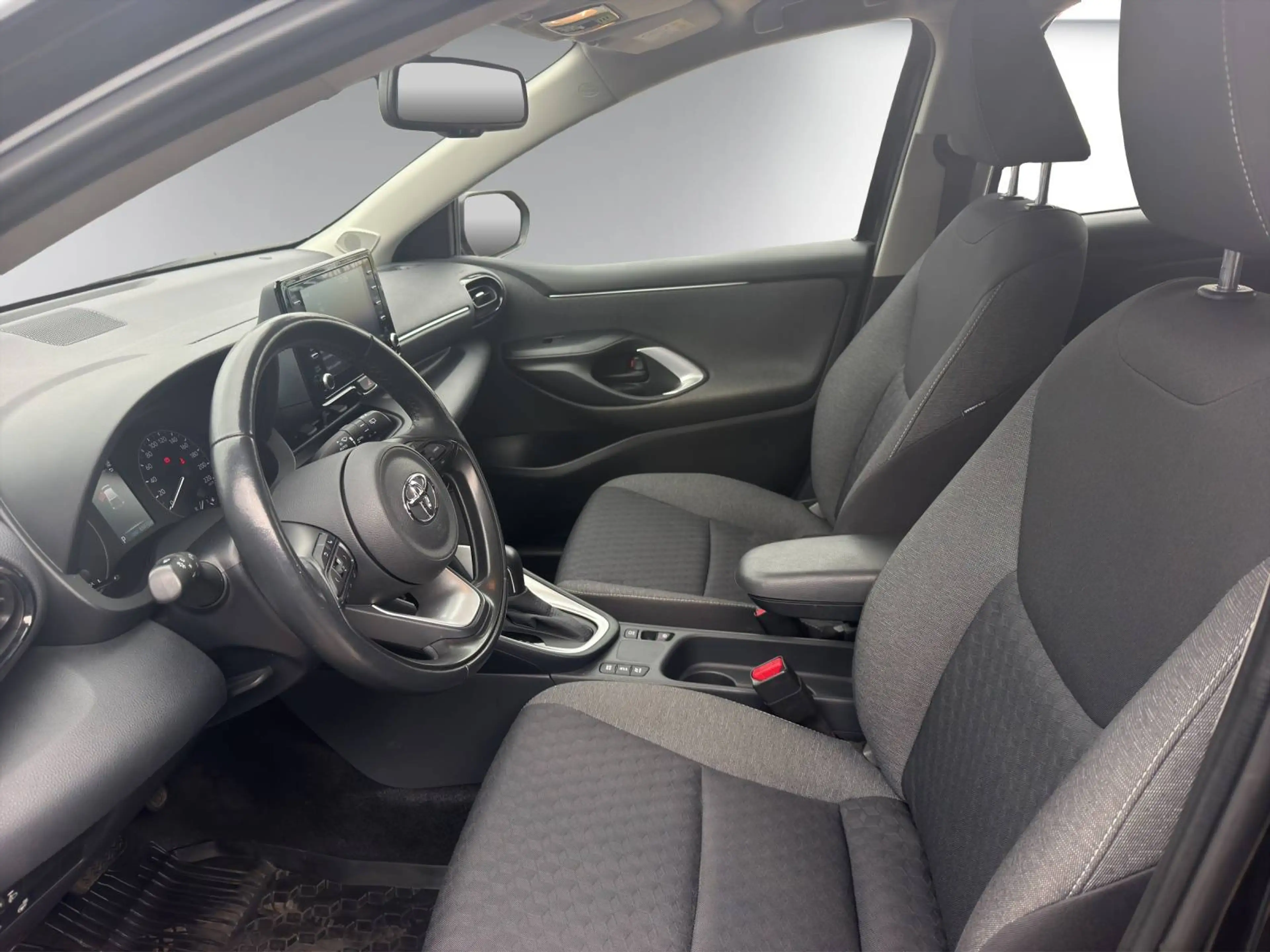 Toyota Yaris Yaris Hybrid 1.5 Active Tech — photo 9