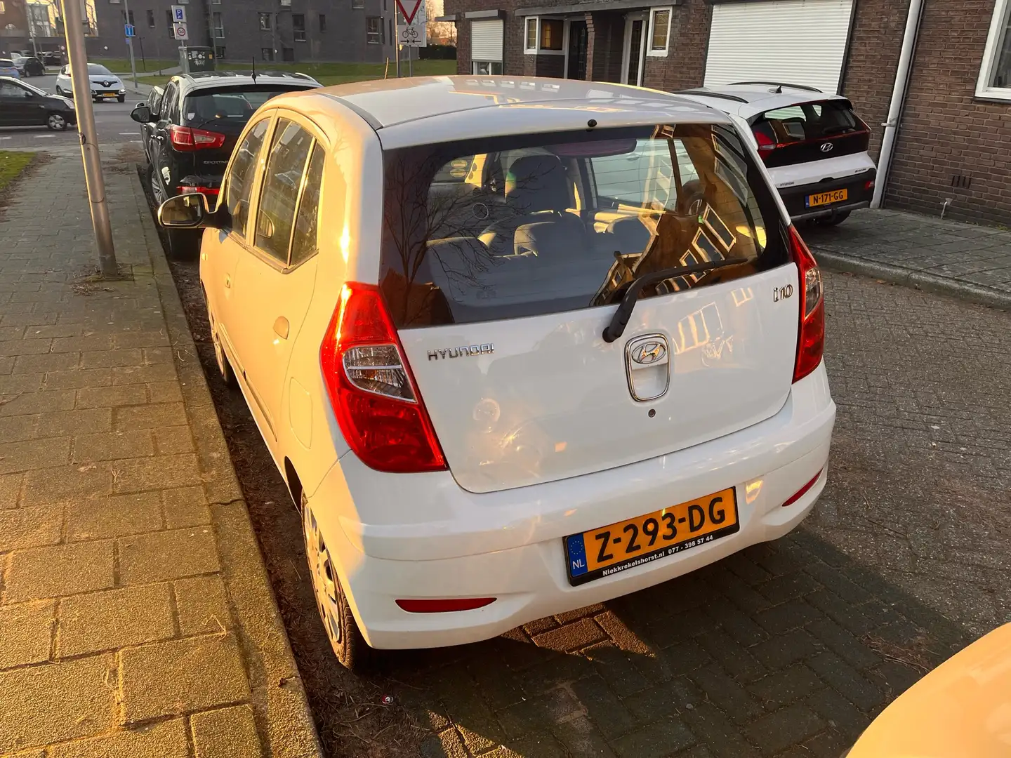 Hyundai i10 1.1 i-Drive Wit - 2