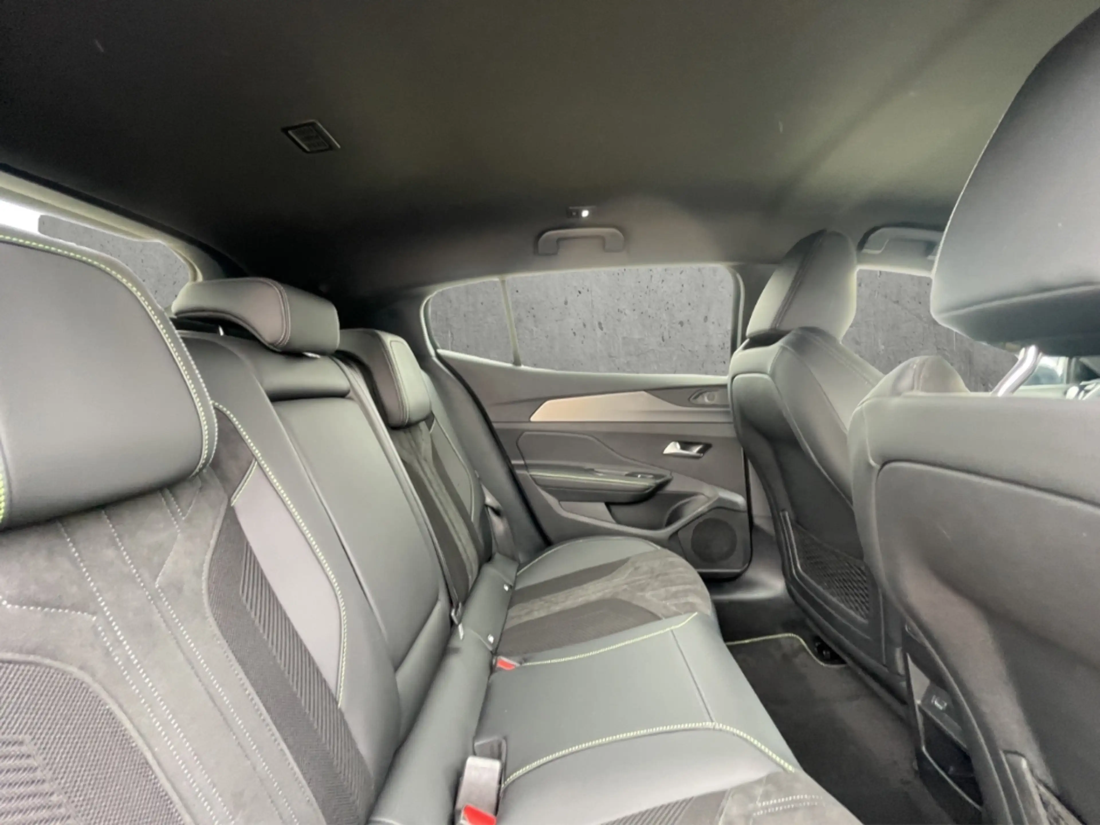 Peugeot 408 GT PT 130 EAT8 Navi LED ACC 360 Kamera Blendfreies — photo 14