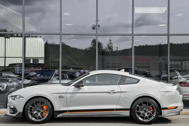 Ford Mustang view 7