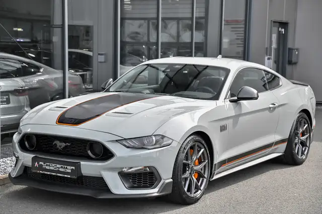 Ford Mustang view 3