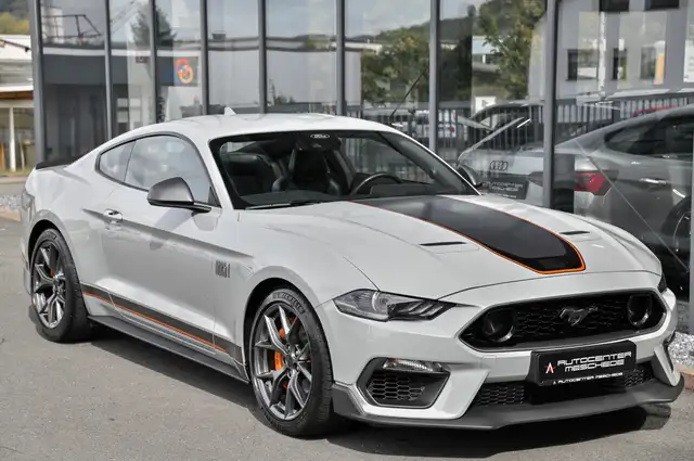 Ford Mustang view 4