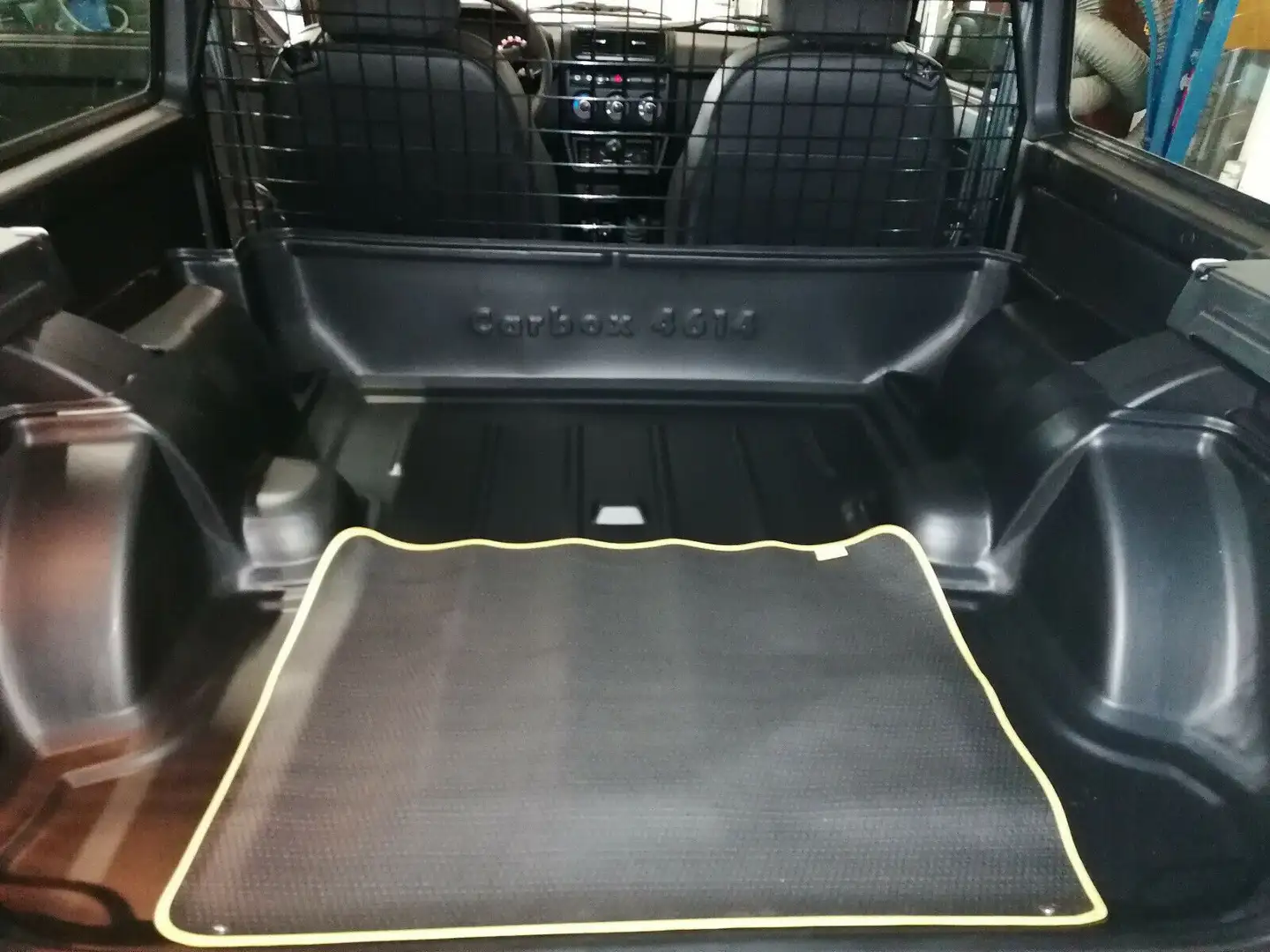 Lada Niva NIVA LEGEND "JAGDWAGEN" mit AHK! Große Wildwanne Schwarz - 2