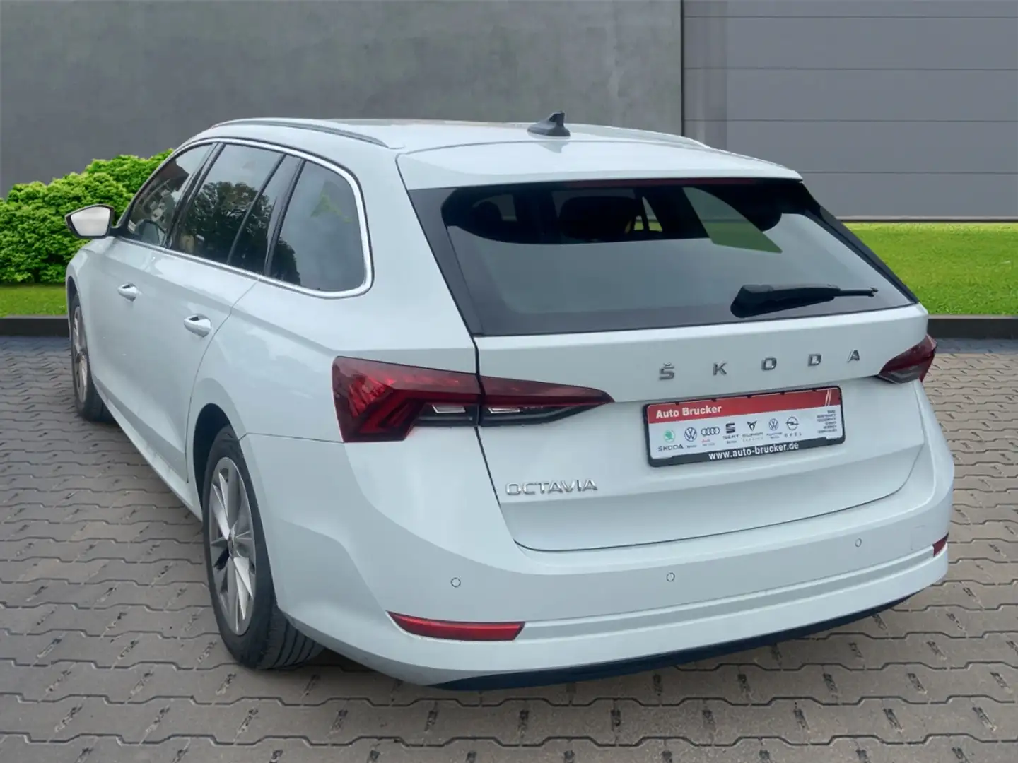 Skoda Octavia Combi Style 2.0 TDI+Alufelgen+Navi+Klimaautomatik Weiß - 2