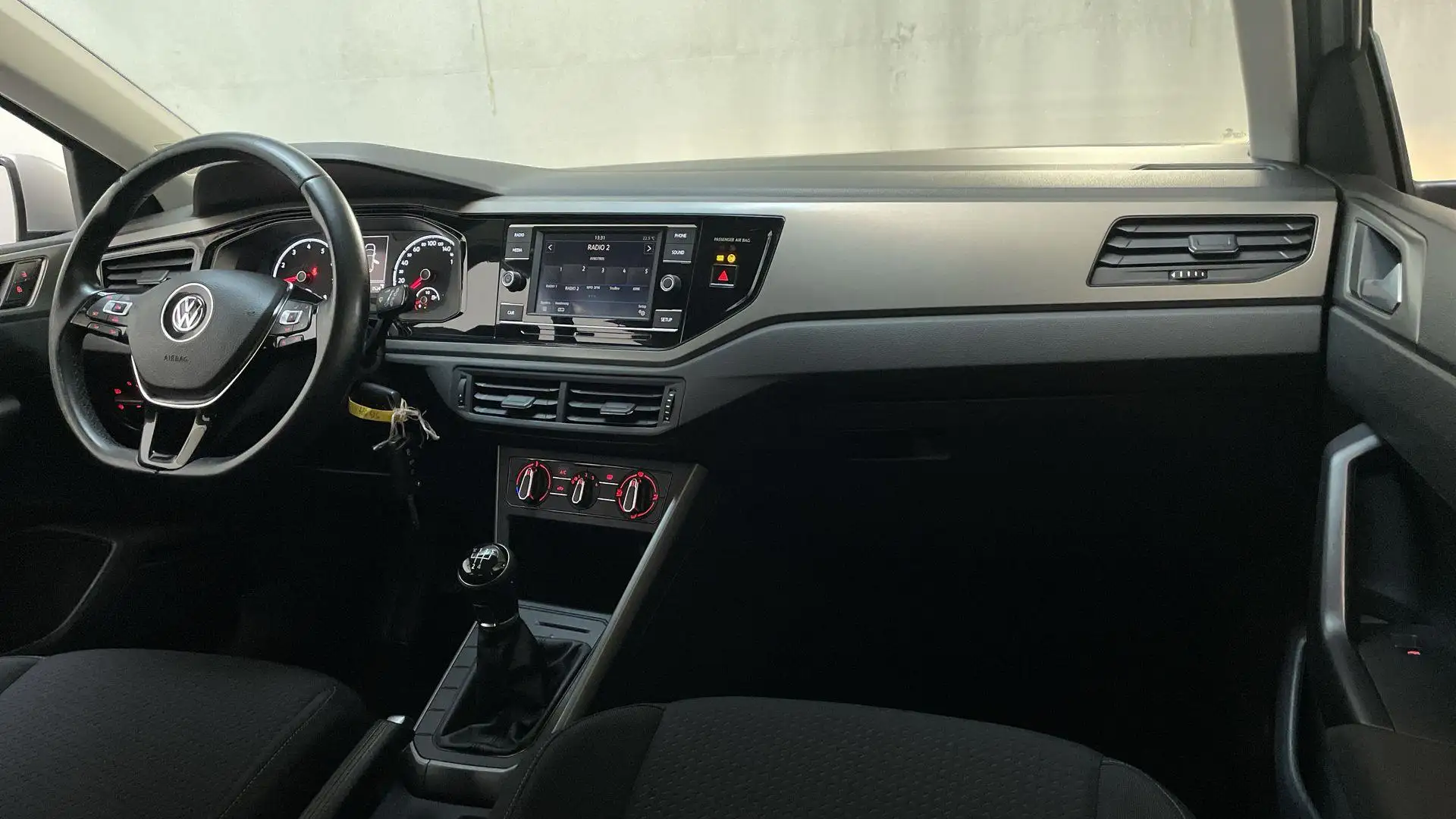 Volkswagen Polo 1.0 MPI Comfortline Airco Elektrische Ramen Cruise Grijs - 2