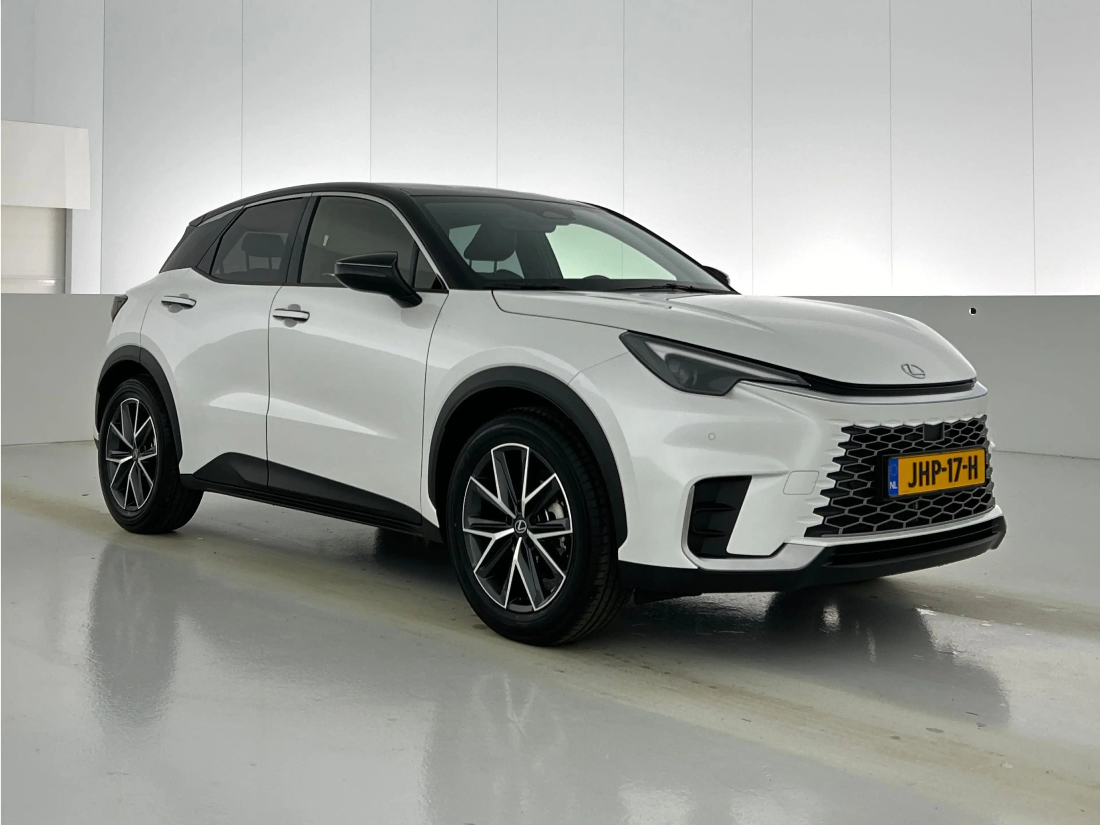 Lexus LBX Emotion 2WD Tech Pack — photo 15
