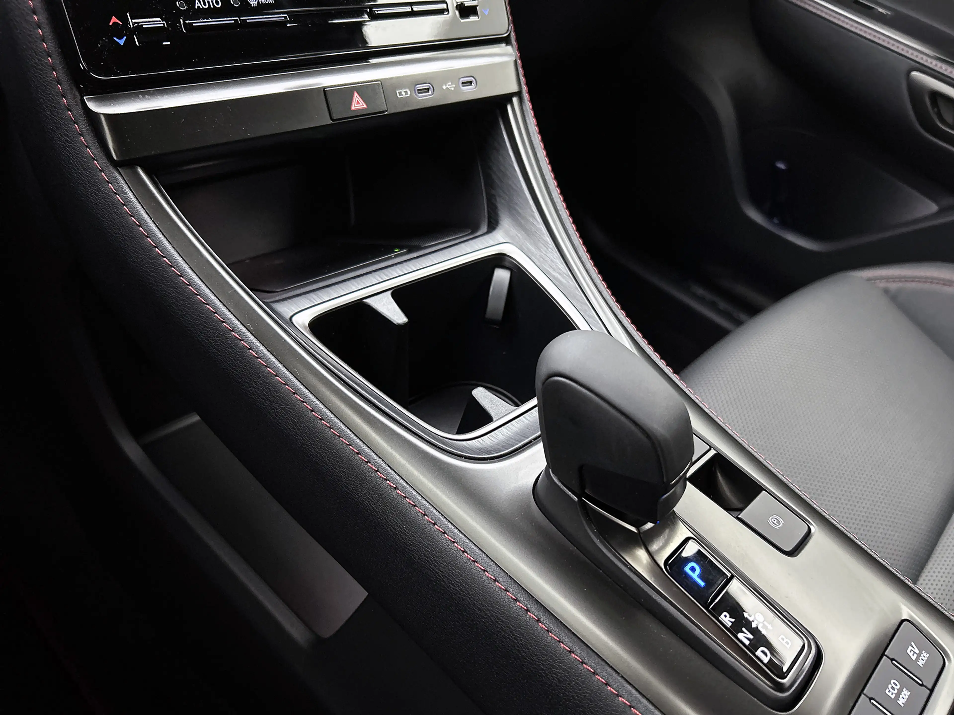 Lexus LBX Emotion 2WD Tech Pack — photo 13