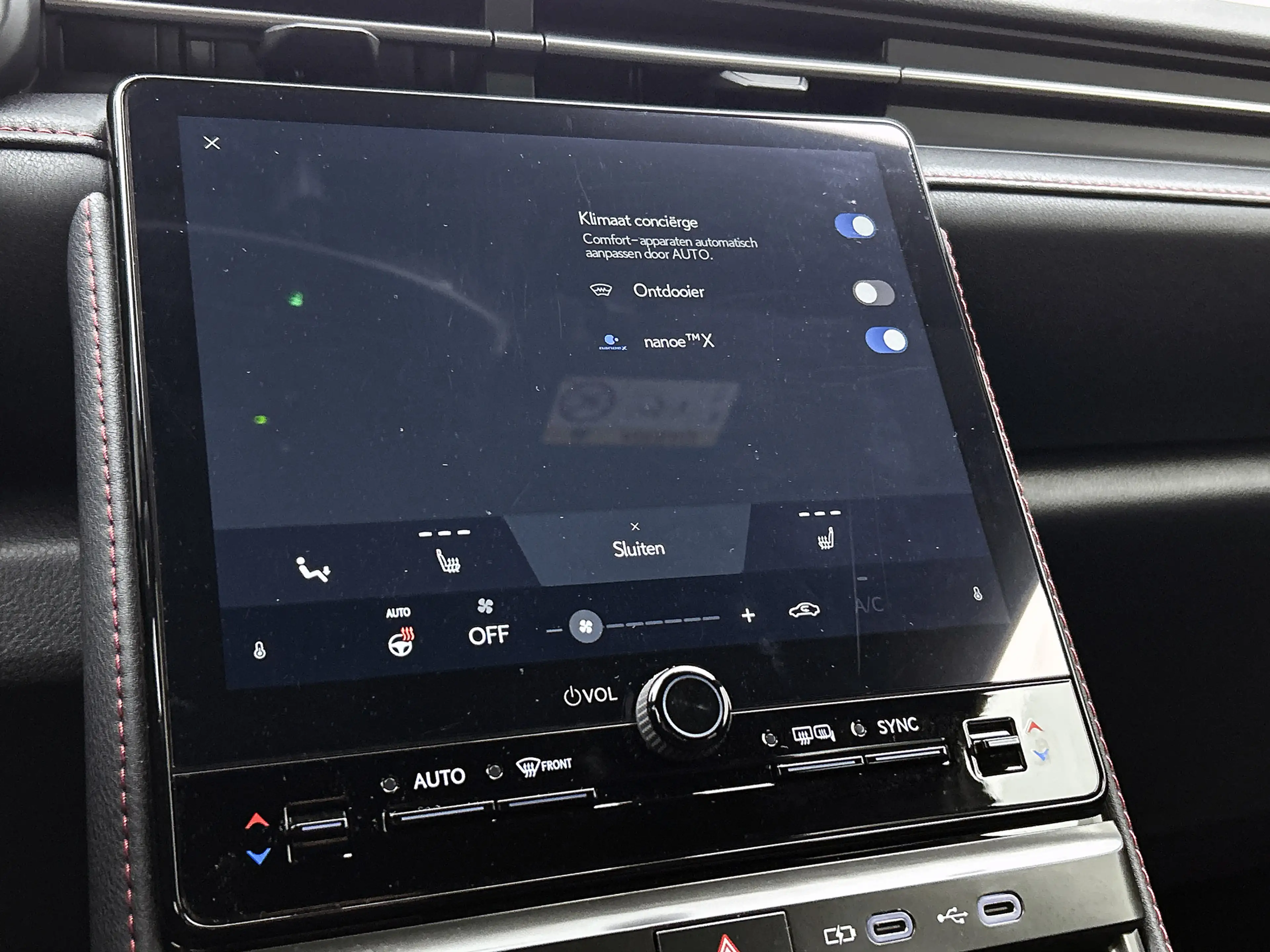 Lexus LBX Emotion 2WD Tech Pack — photo 12
