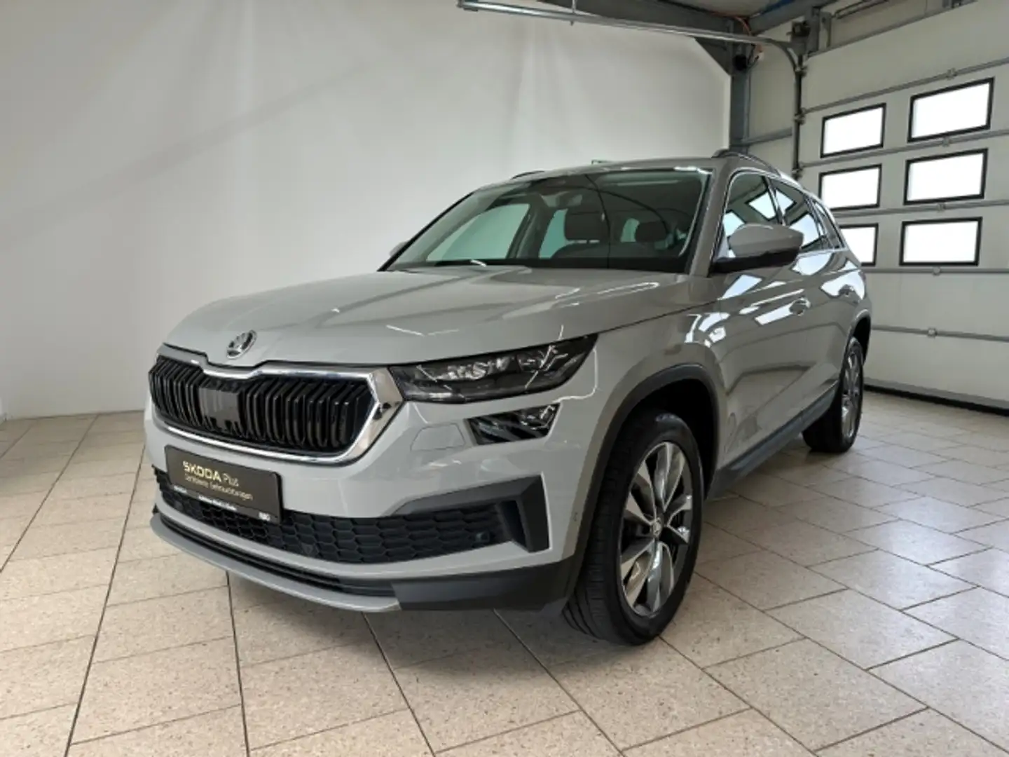 Skoda Kodiaq Tour 4x4 2.0 TSI DSG Matrix Navi SHZ ACC Grau - 2