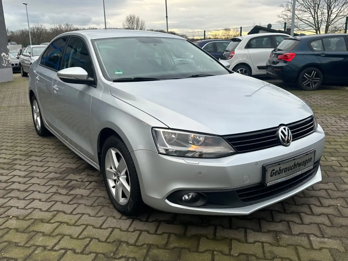 Volkswagen Jetta VI Life Silber - 2