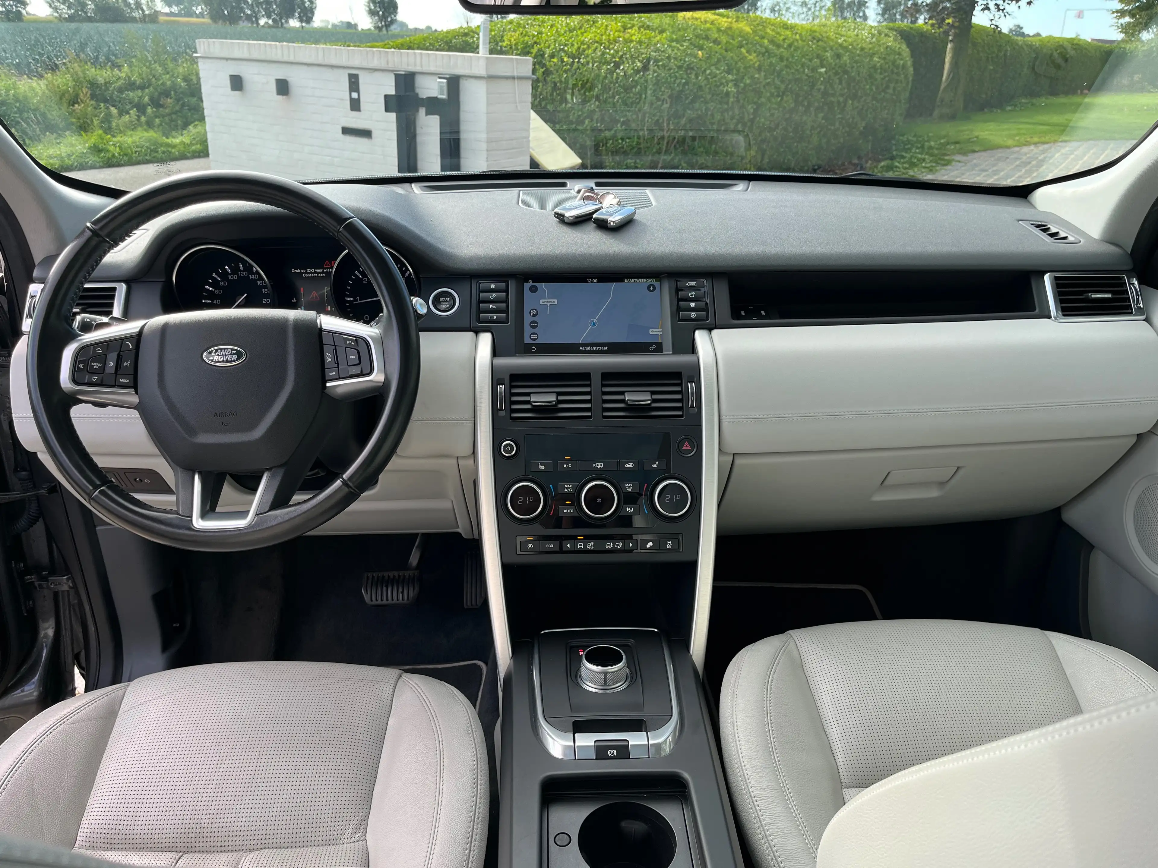Land Rover Discovery Sport 2.0 TD4 HSE/67800km/Pano/Leder/Cruise/Navi/Clima... — photo 2