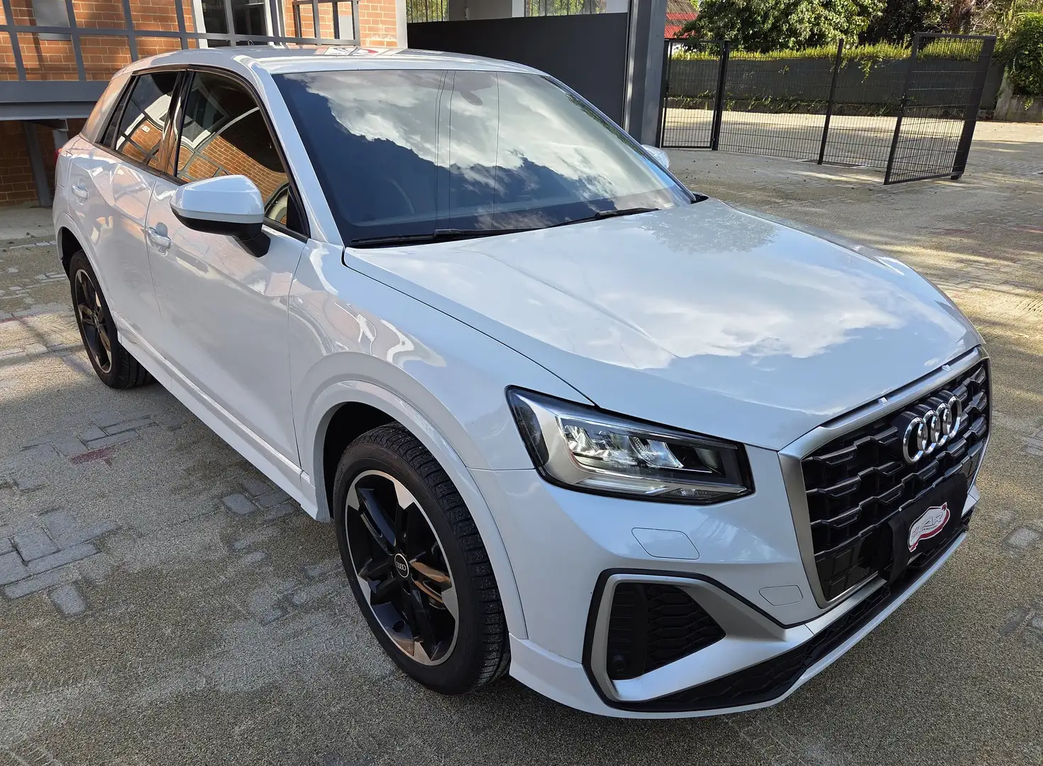 Audi Q2 30 1.0 tfsi S line edition 110cv Weiß - 2