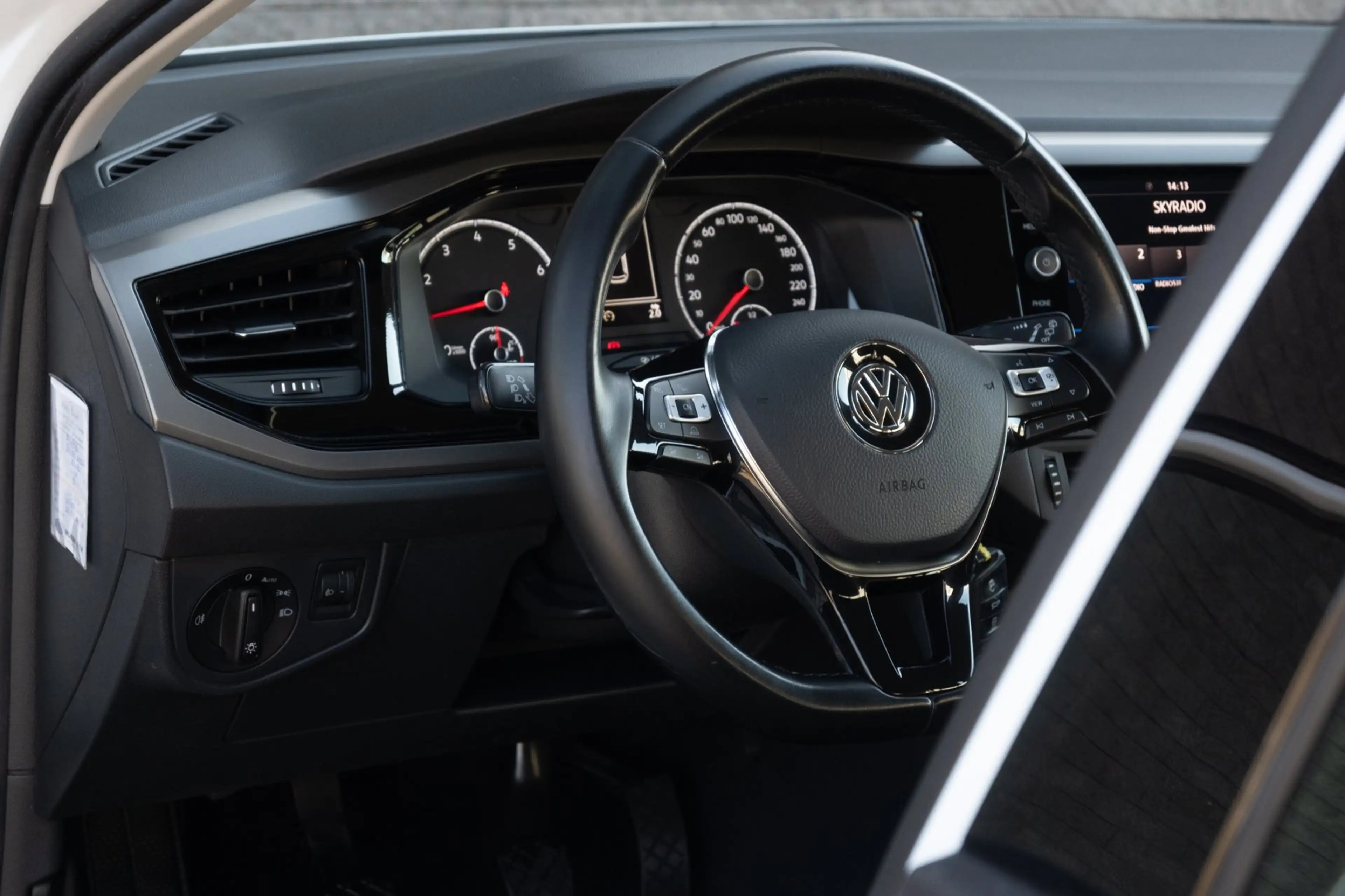 Volkswagen Polo 1.0 TSI Beats — photo 18