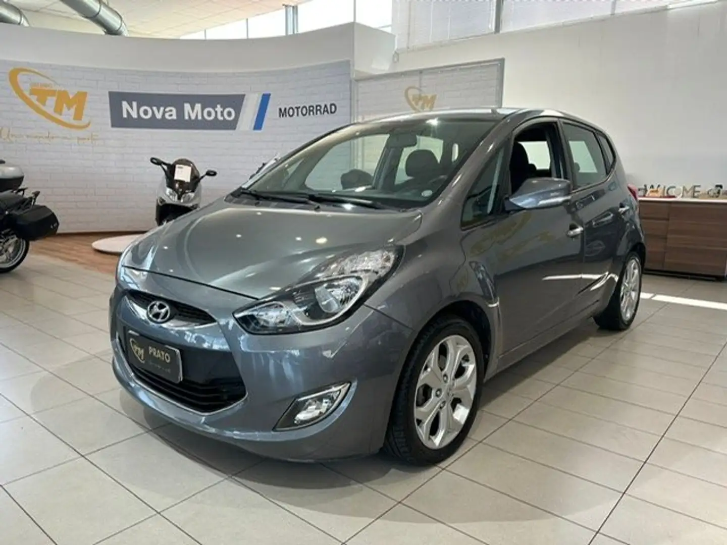 Hyundai iX20 1.4 CRDI 90 CV XPossible Gris - 1