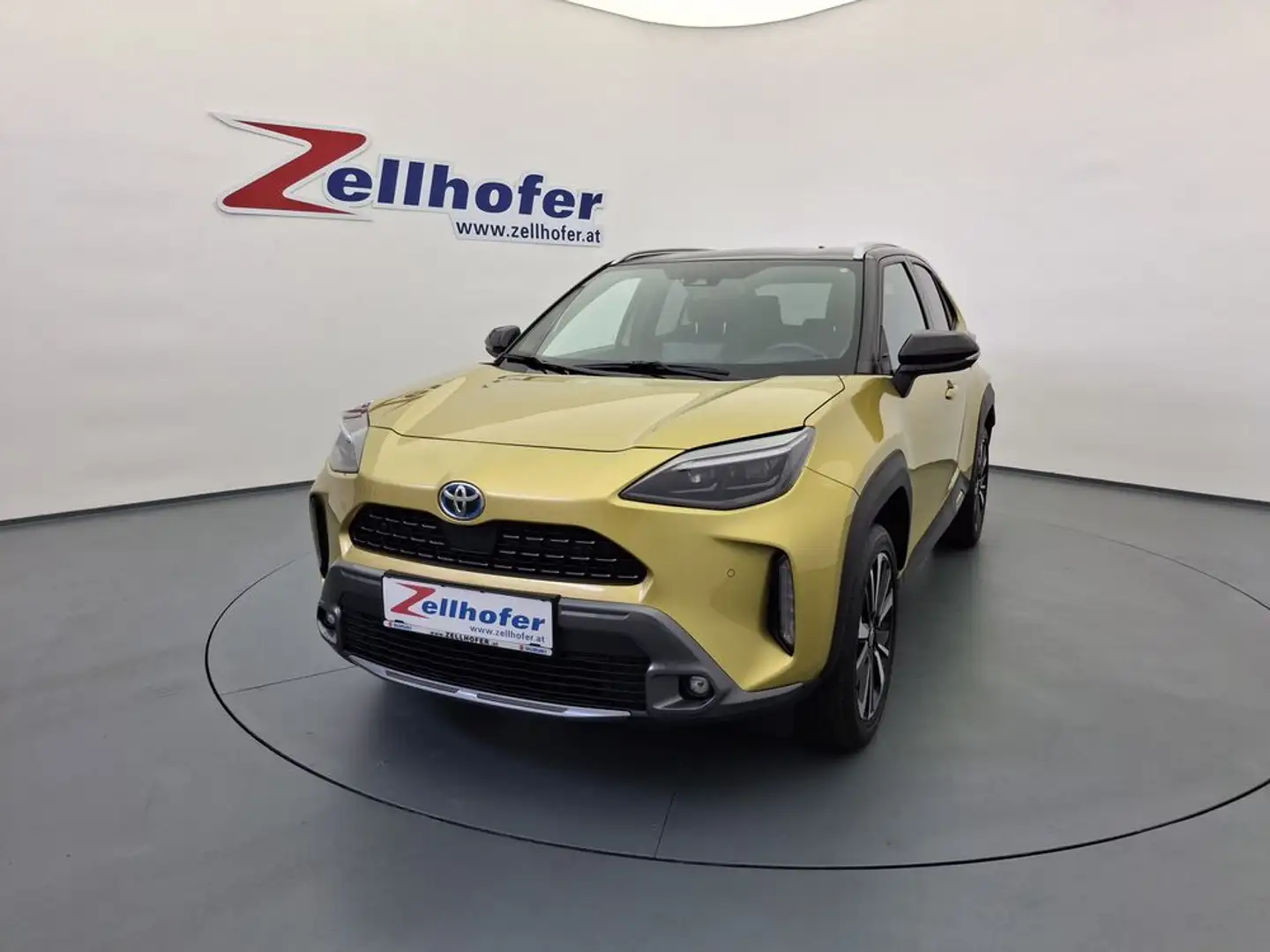 Toyota Yaris Cross 1,5 VVT-i Hybrid AWD Premiere Aut. Gelb - 1