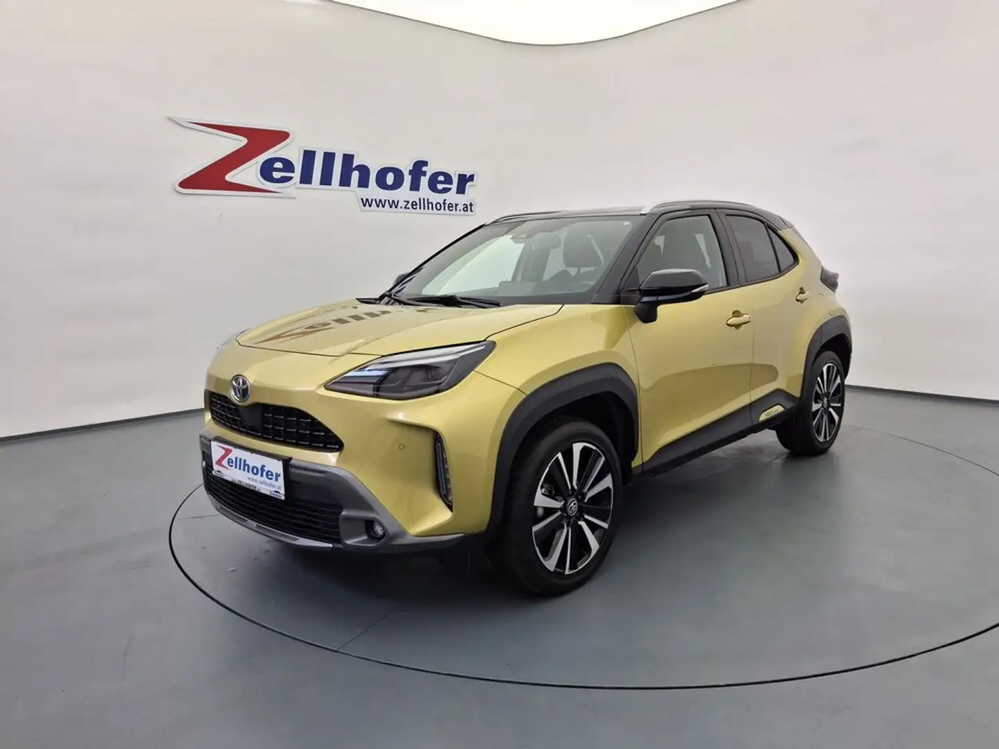 Toyota Yaris Cross 1,5 VVT-i Hybrid AWD Premiere Aut. Gelb - 2