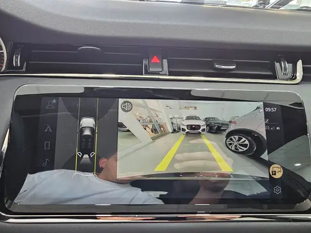 Land Rover Range Rover Evoque view 23