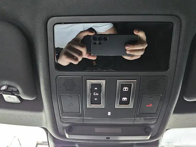 Land Rover Range Rover Evoque view 26