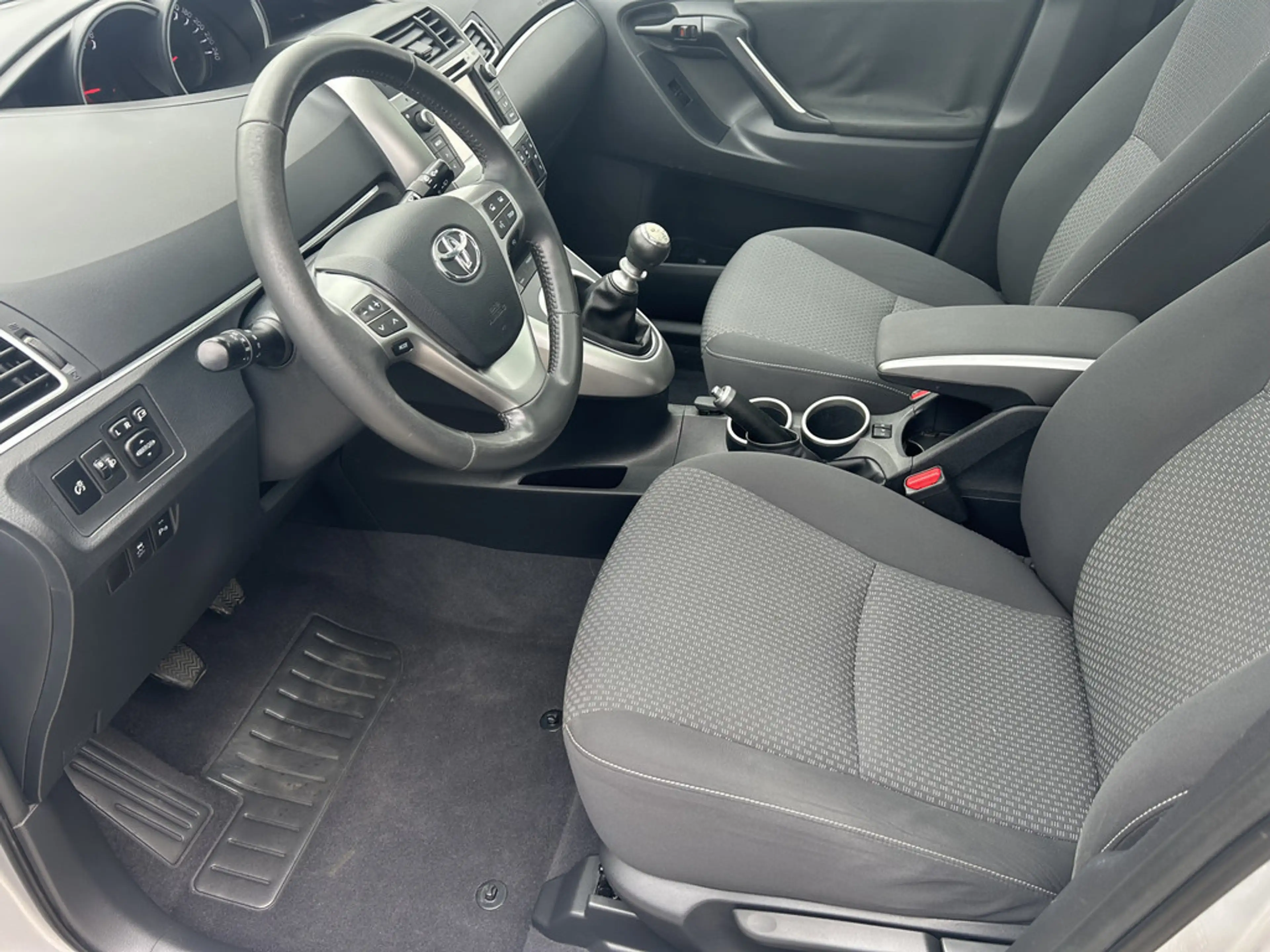 Toyota Verso 1.8 Life KLIMA PDC SHZ KAMERA PANO — photo 13