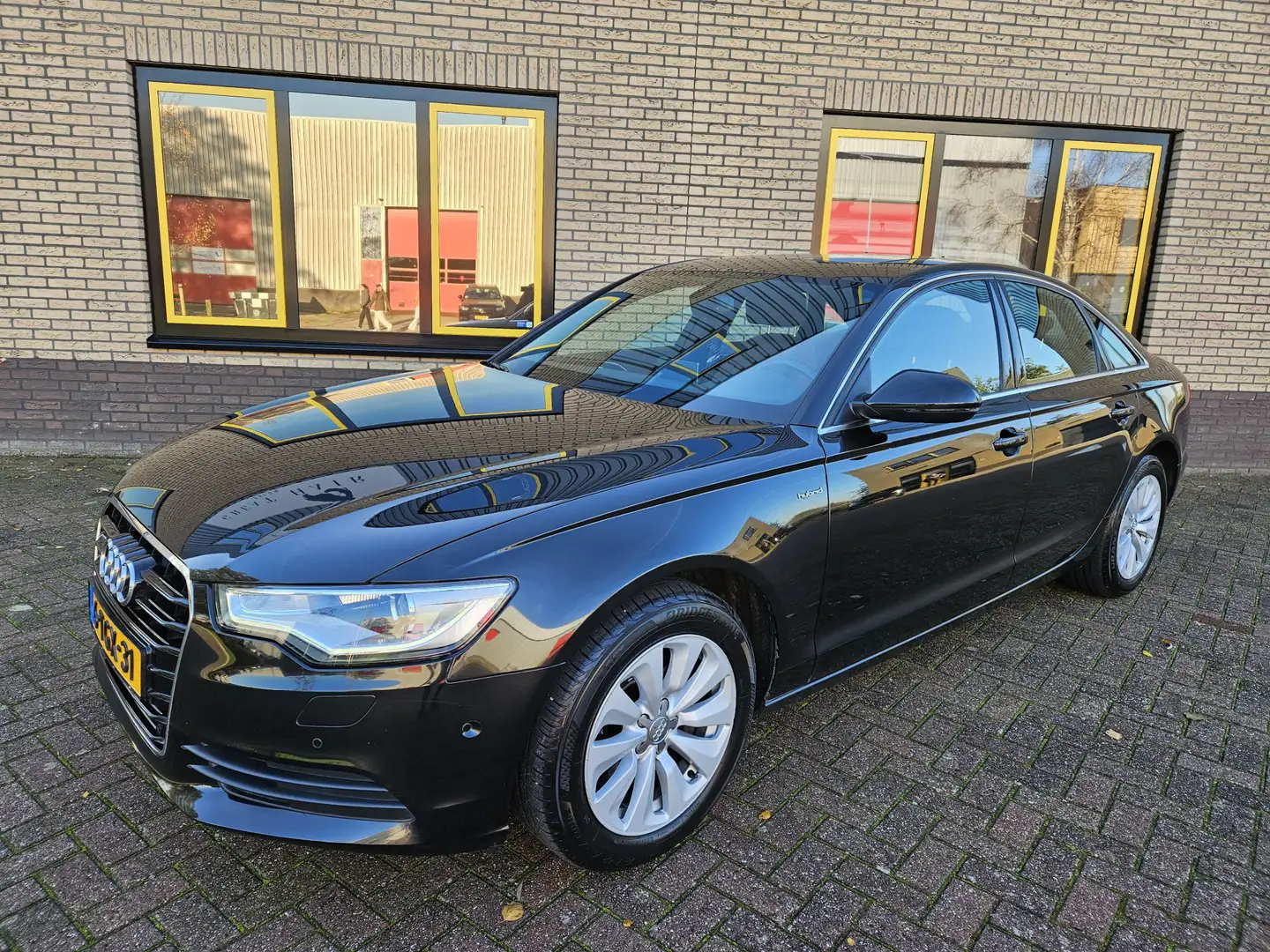 Audi A6 Limousine 2.0 TFSI Hybrid Pro Line Plus Automaat 2 Bruin - 1