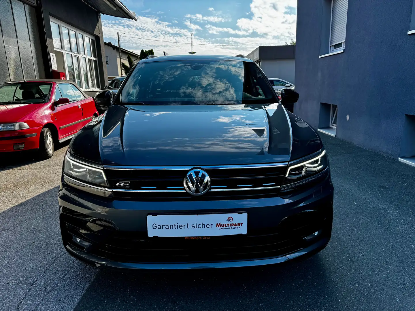 Volkswagen Tiguan 2,0 TDI SCR Sky DSG *R-Line; BLACK STYLE; ERGO uvm Grau - 2