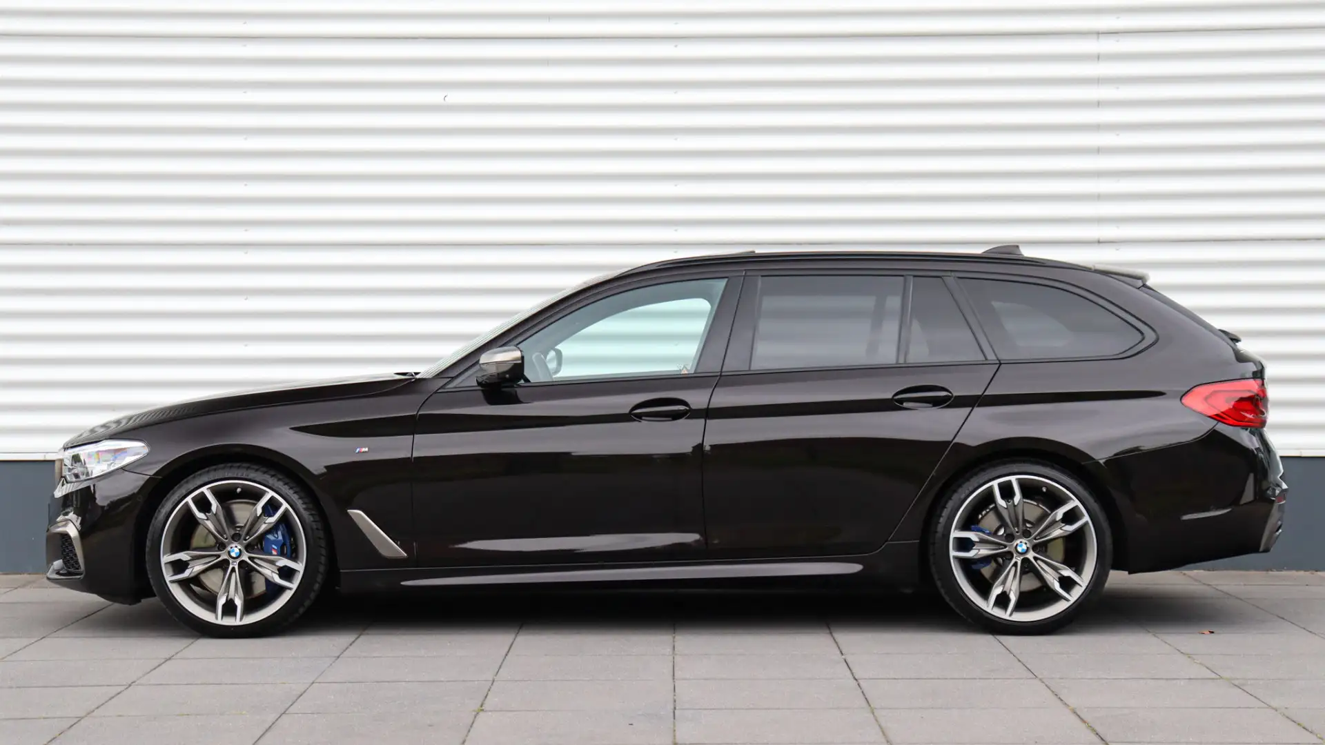 BMW M550 5-serie Touring M550d xDrive High Executive | Stoe Braun - 2