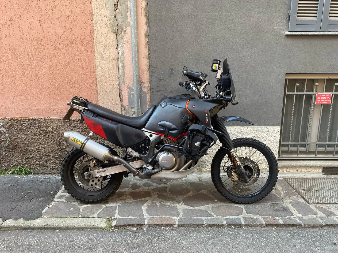 Honda XRV 750 Fekete - 1