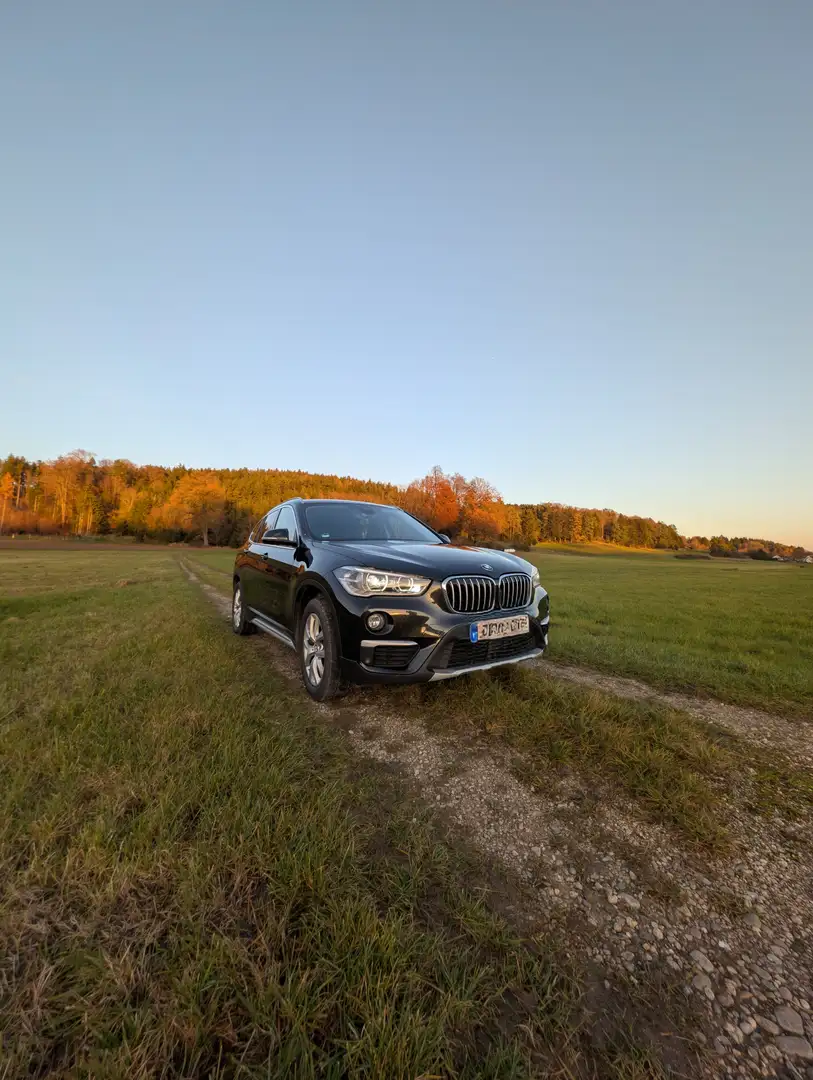 BMW X1 X1 Diesel sDrive18d Aut. xLine Schwarz - 1