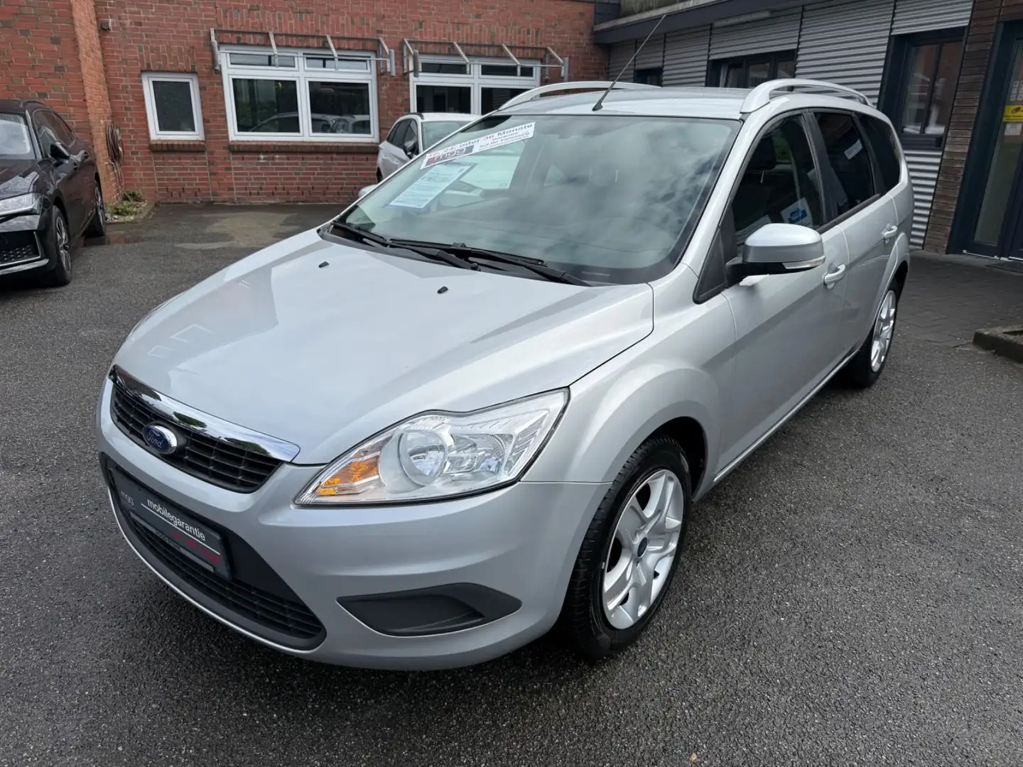 Ford Focus Turnier 1.6 Style +/1.Hand/Lückenlosscheck Silber - 2