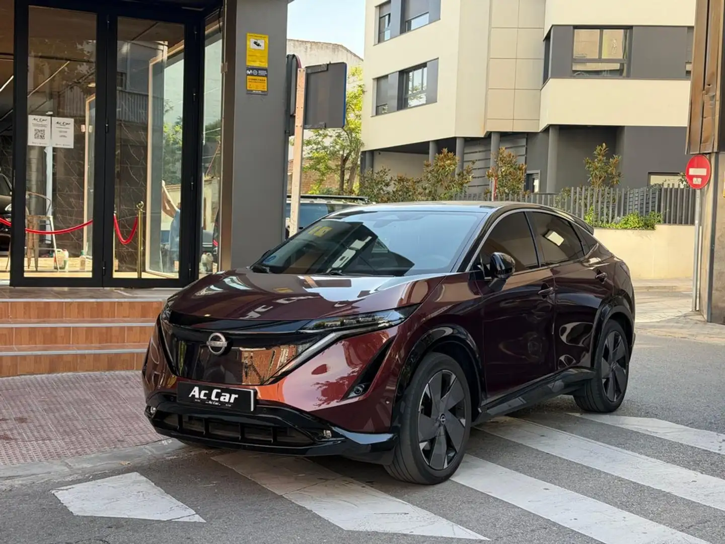 Nissan Ariya 5p 63 kWh 4x2 Advance CAR. 22kW + Techo Burdeos - 2
