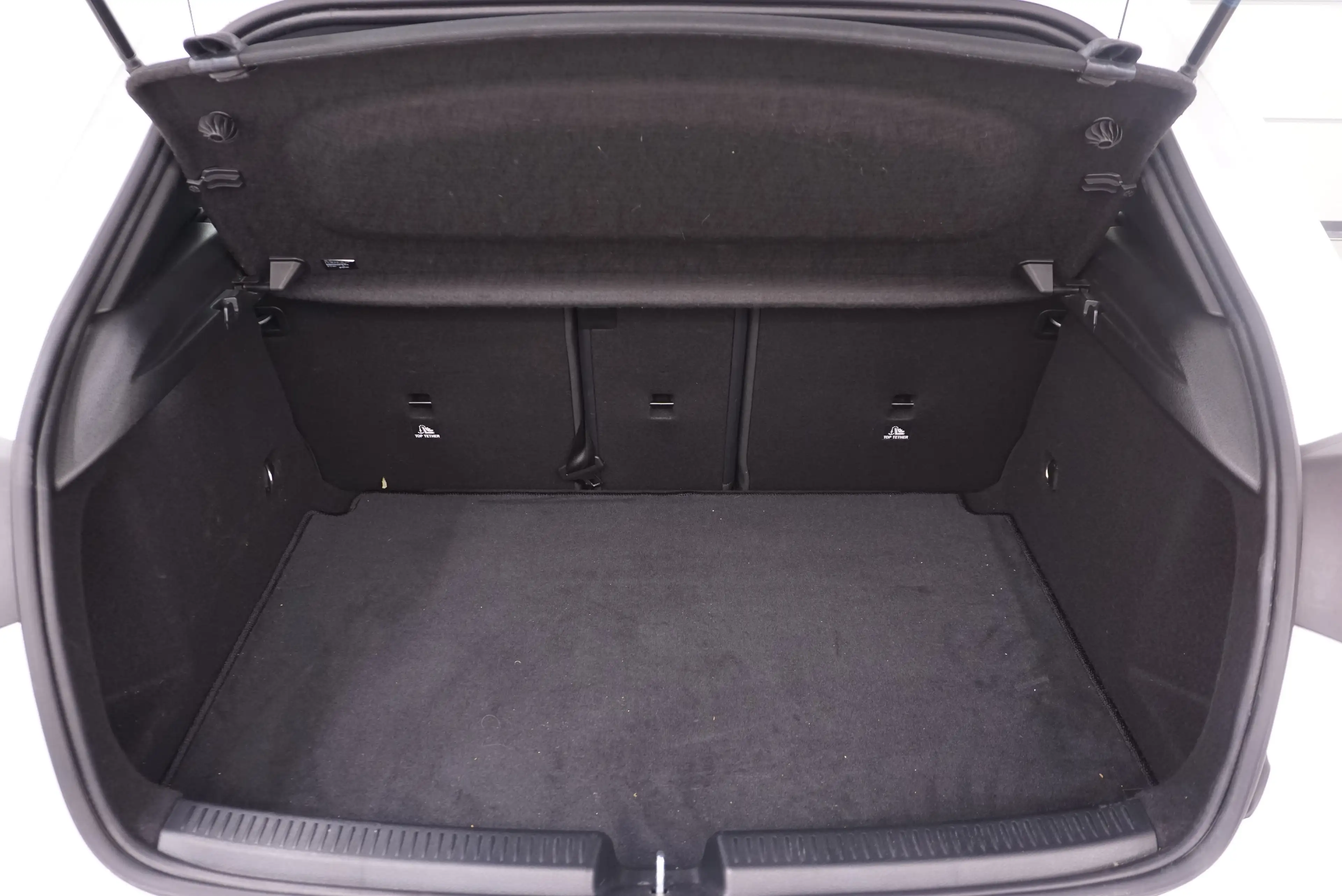 Mercedes-Benz A 180 d // Teilledersitze // Anhängervorrichtung // — photo 14