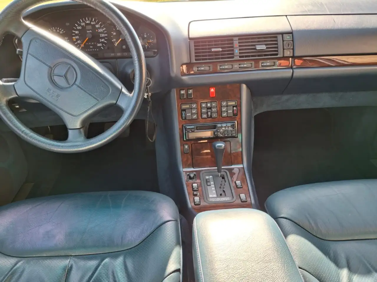 Mercedes-Benz 260 Berlina Automático de 5 Puertas, foto 3