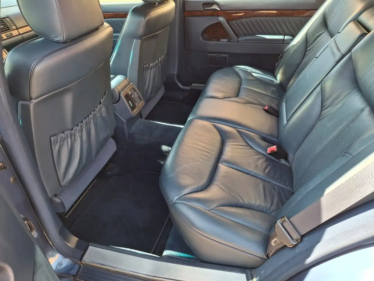 Mercedes-Benz 260 Berlina Automático de 5 Puertas, foto 4