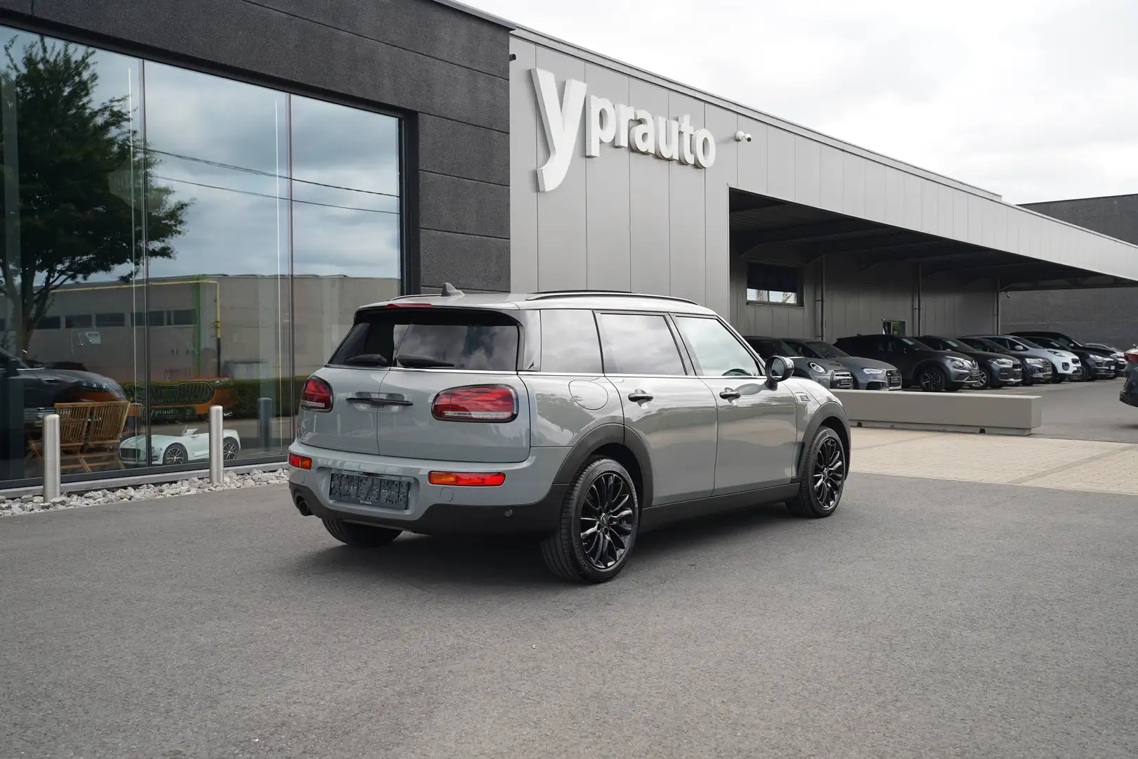 MINI One D Clubman Mini Clubman 1.5 D Automaat Nightpack Panorama Keyless Entry en go Cruise Virtual Privacy Camera Frontassist Sfeerv.. Grau - 2