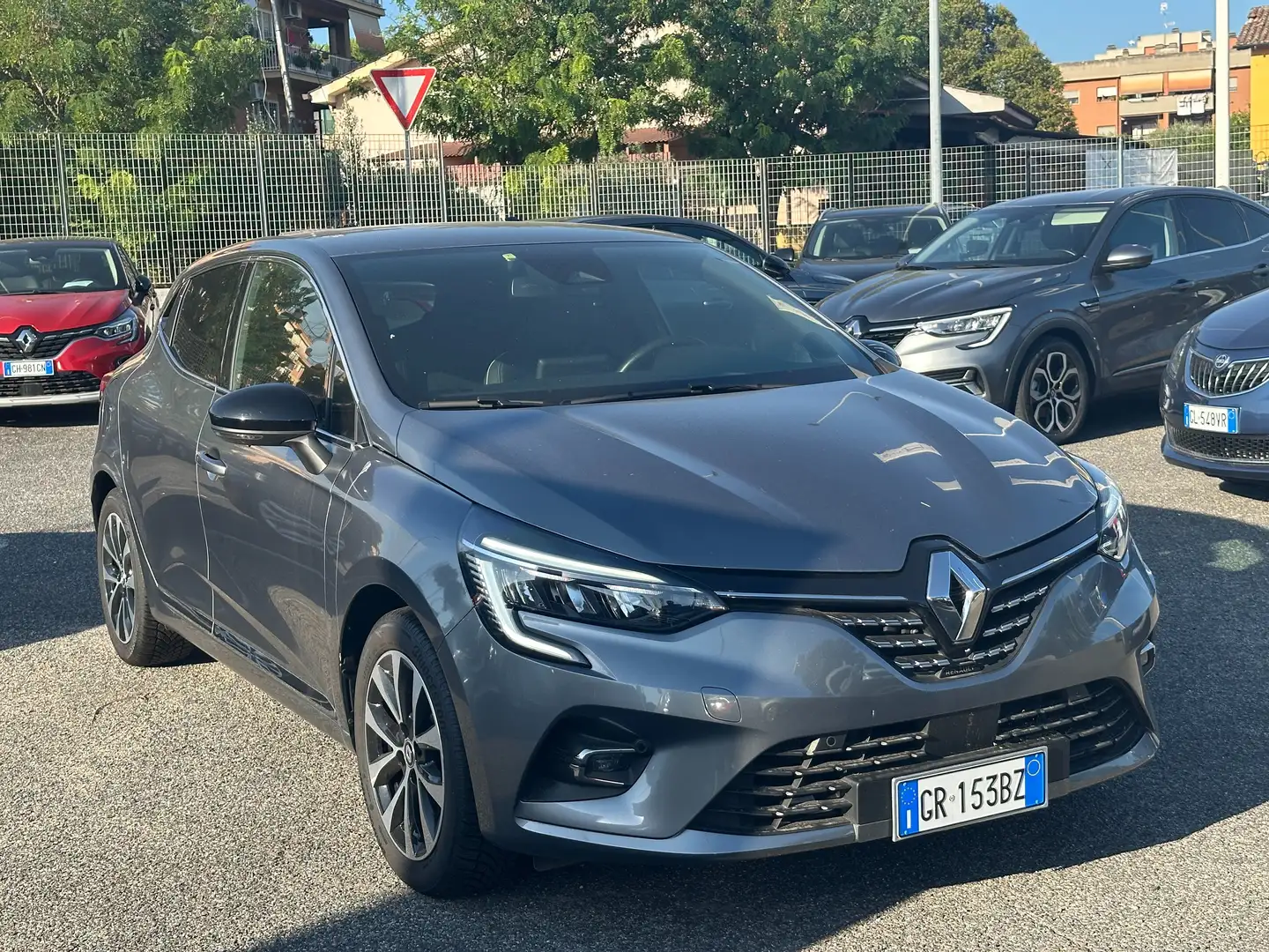 Renault Clio Clio 1.6 E-Tech full hybrid Techno 145cv auto Grijs - 1