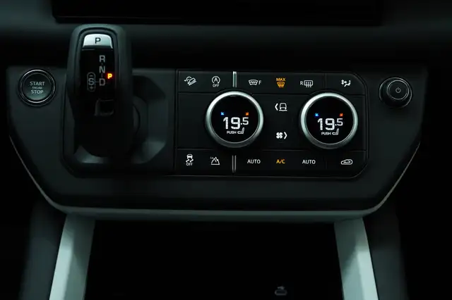 Land Rover Defender LKW 3.0 Hard Top X-Dynamic SE Ansicht 35