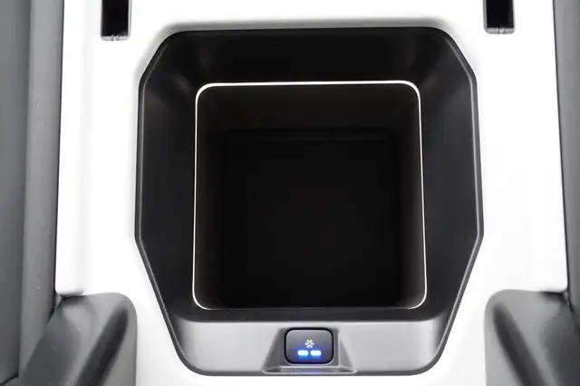 Land Rover Defender LKW 3.0 Hard Top X-Dynamic SE Ansicht 38